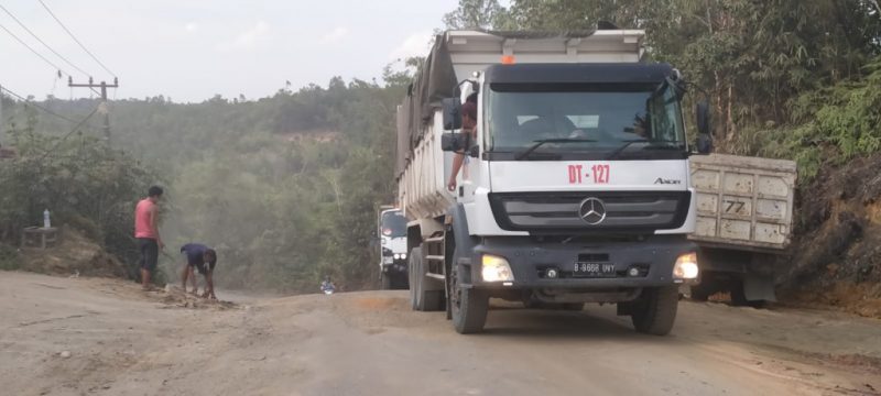 Wakil Rakyat Gumas Tuntut Perusahaan Perbaiki Jalan Wakil Rakyat Gumas Tuntut Perusahaan Perbaiki Jalan