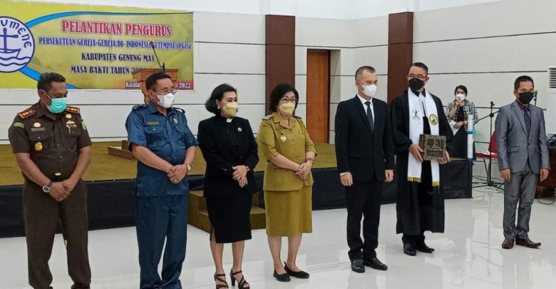 Jaya S. Monong Dilantik Menjadi Ketua Majelis Pertimbangan PGIS Gumas Jaya S. Monong Dilantik Menjadi Ketua Majelis Pertimbangan PGIS Gumas